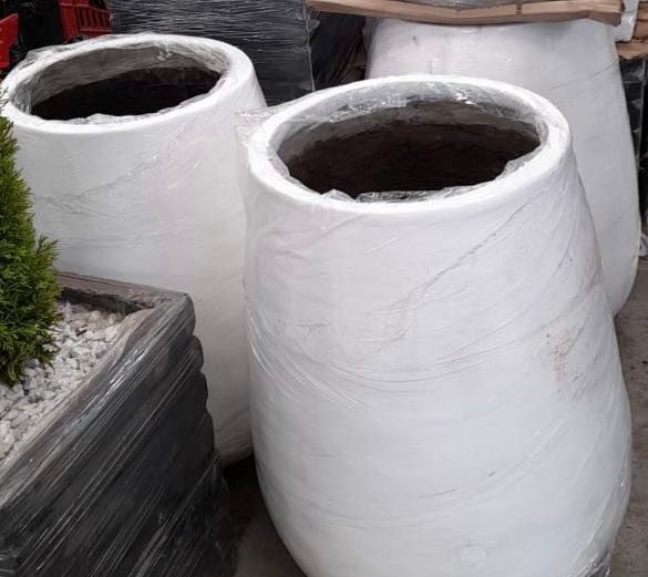 16 matera tipo gota en cemento 60x40